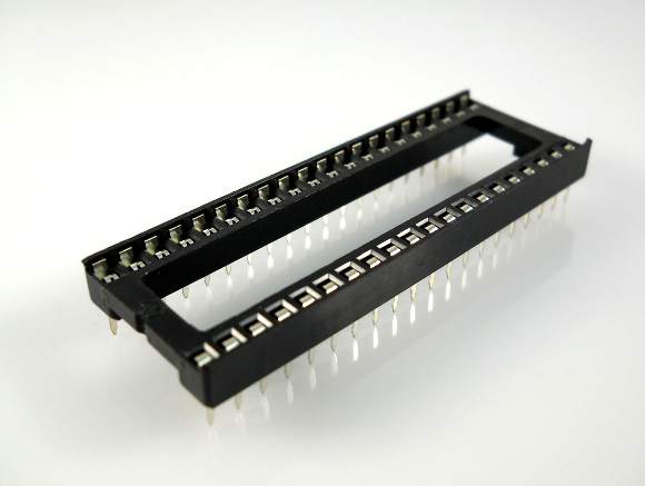 SCL-40 (2.54mm), широкая DIP панель 40 контактов / шаг 2,54мм. / макс. ток 1А. / -55…105°C., Китай